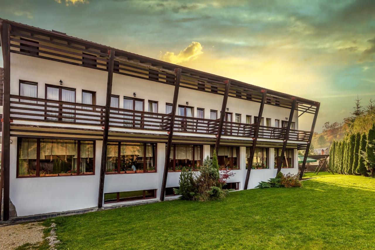 Casa Muntelui Hotel Fundata Exterior photo