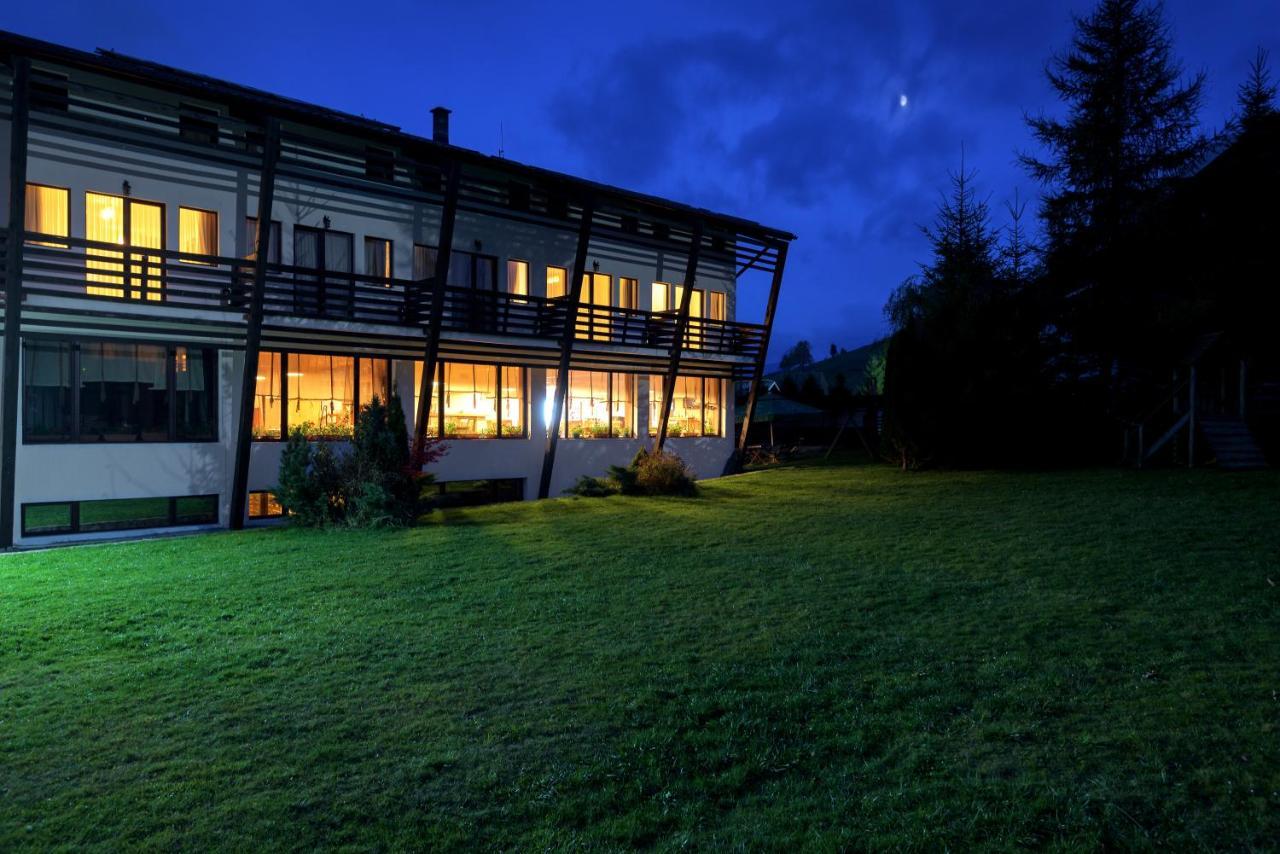 Casa Muntelui Hotel Fundata Exterior photo